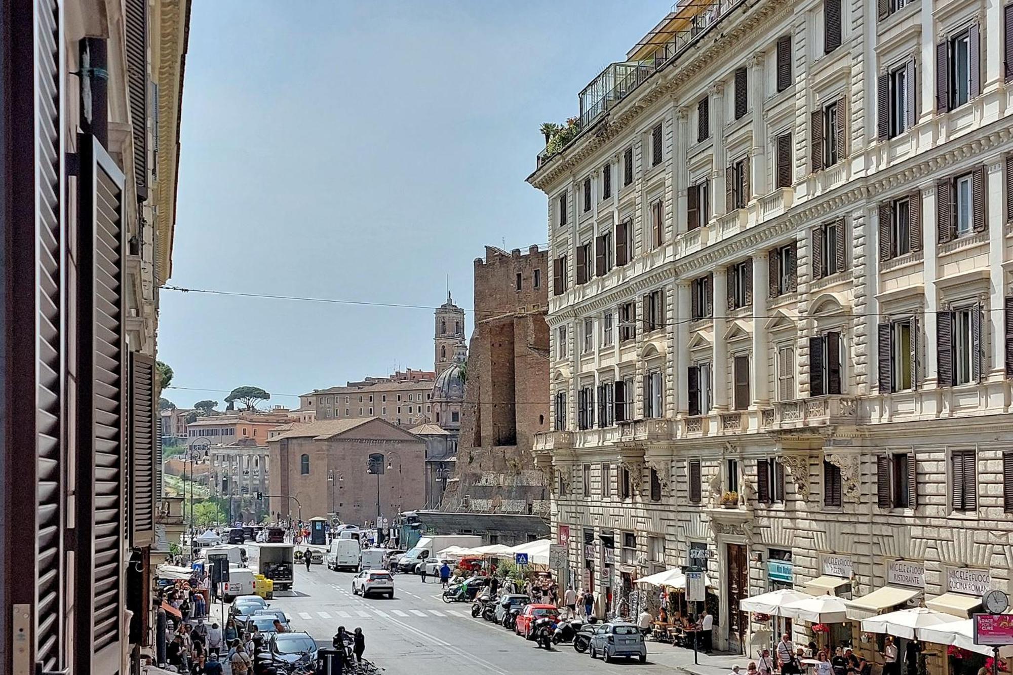 Ych-Colorful And Classy Apartment Near Fori Imperiali Roma Esterno foto